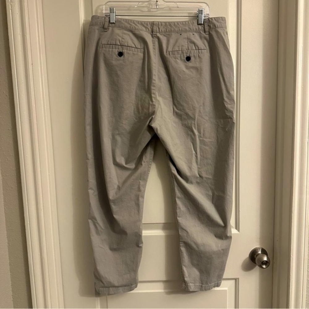 Gray chinos by‎ Banana Republic, size 14. Ankle Length - Picture 2 of 5